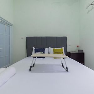 Urbanview Hotel Nakasya Burangrang